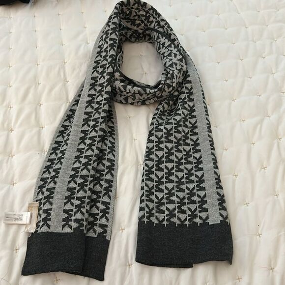 Michael Kors gray on gray logo signature scarf, new without tags - Picture 1 of 6